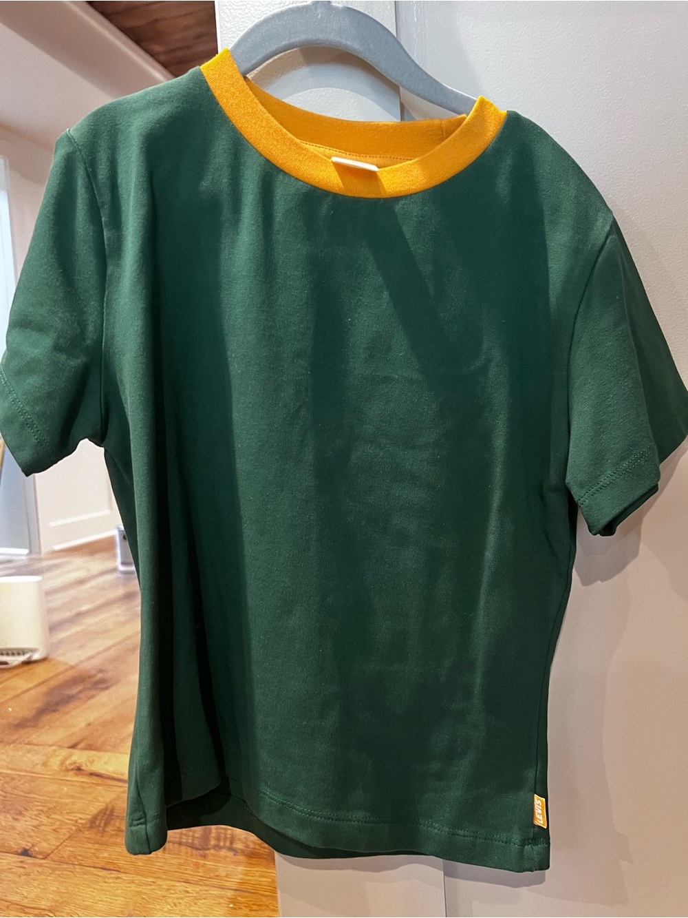 Levi’s modern tee  size XS